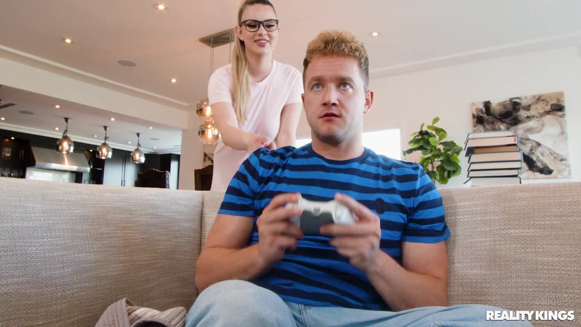 Hot Nerd Cucks Gamer Girlfriend - PORNSTARS.TUBE