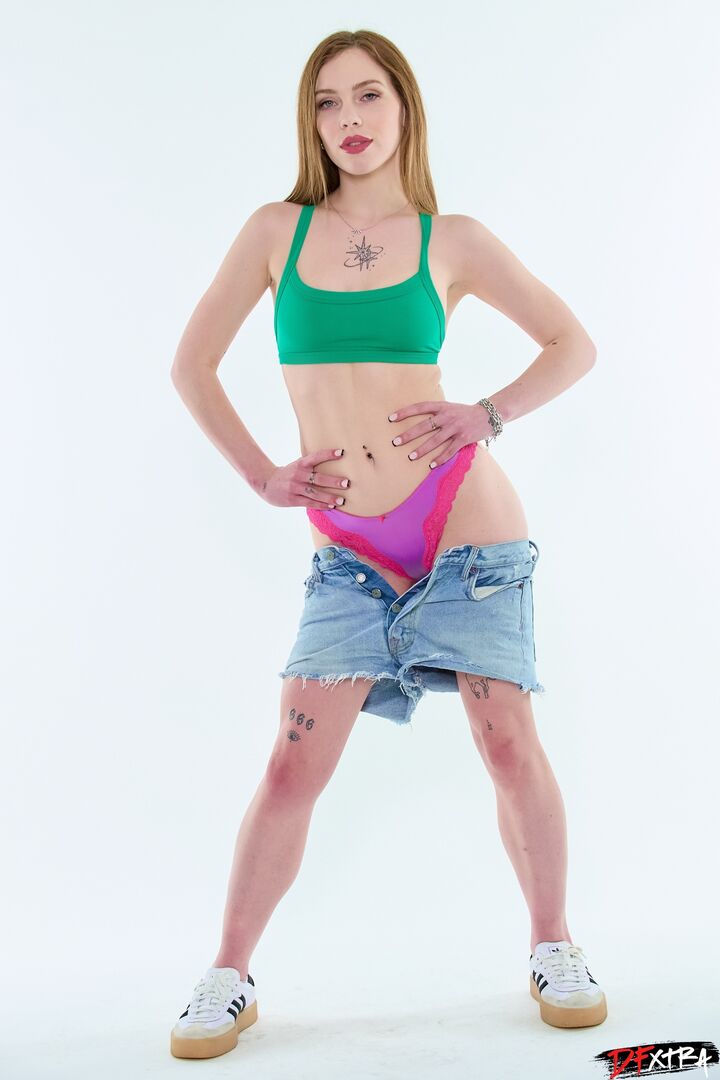 Naughty Venus Vixen Craves Older Guys